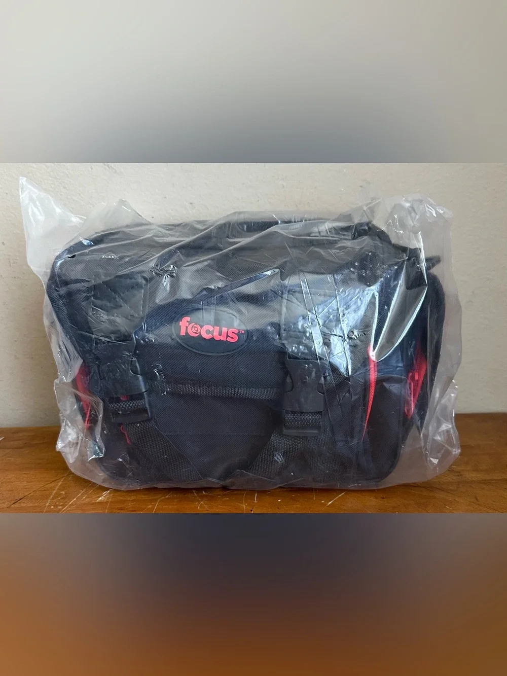 Focus Deluxe SLR Photo/Video Medium Camera Accessory Case w/Cleaning Kit &Cloth
